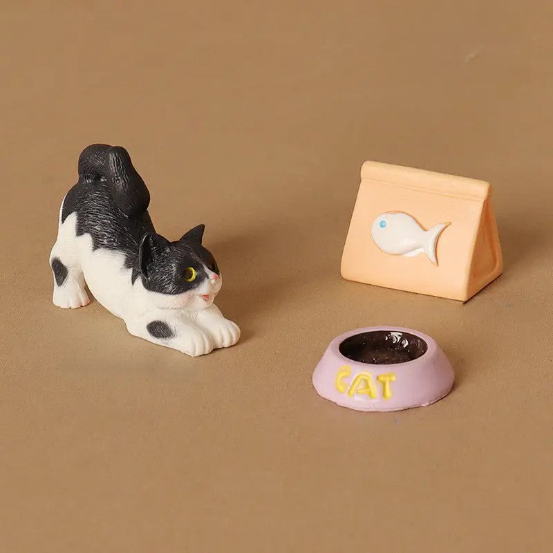 Miniature Dollhouse Cats with Toy and Food Accessories (1:12 scale)